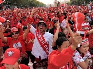 Thaïlande poursuites contre 18 leaders des chemises rouges
